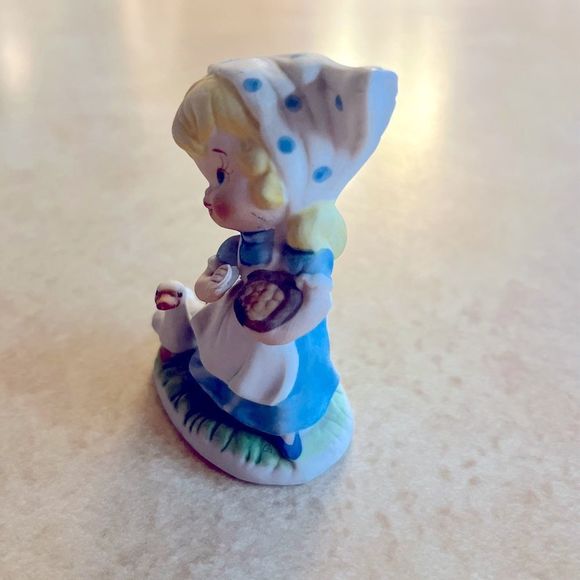 HOMCO FIGURINE Girl Feeding Duck Goose Blue Dress 3" Porcelain Vintage - Picture 4 of 10